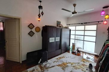 Jalan Putra Permai 10/2  A