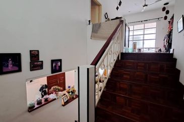 Jalan Putra Permai 10/2  A