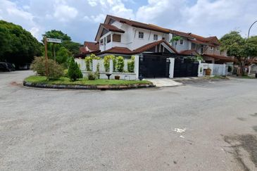 Jalan Putra Permai 10/2  A