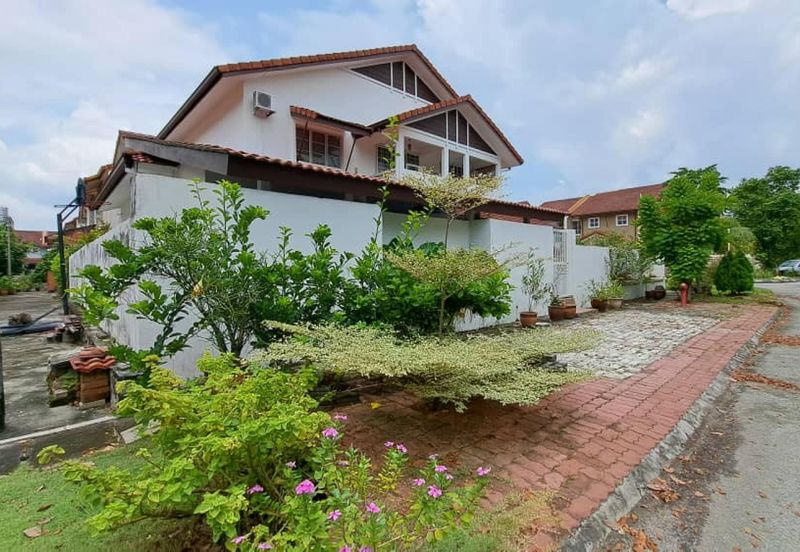 Jalan Putra Permai 10/2  A