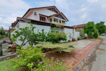 Jalan Putra Permai 10/2  A