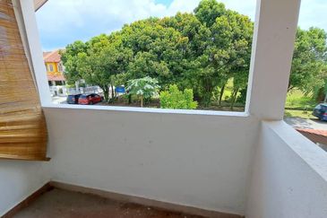 Jalan Putra Permai 10/2  A