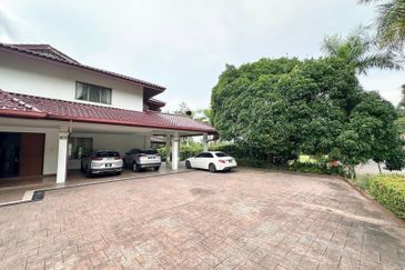 IOI Beverly Row @ IOI Resort City