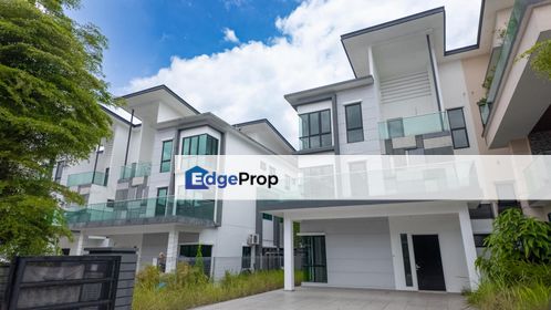 GATED & GUARDED TRIPLE STOREY SEMI DETACHED - D PRESTIJ TAMAN VILLA PERDANA - KAJANG - BARE NEW UNIT - BEHIND MCD, Selangor, Kajang