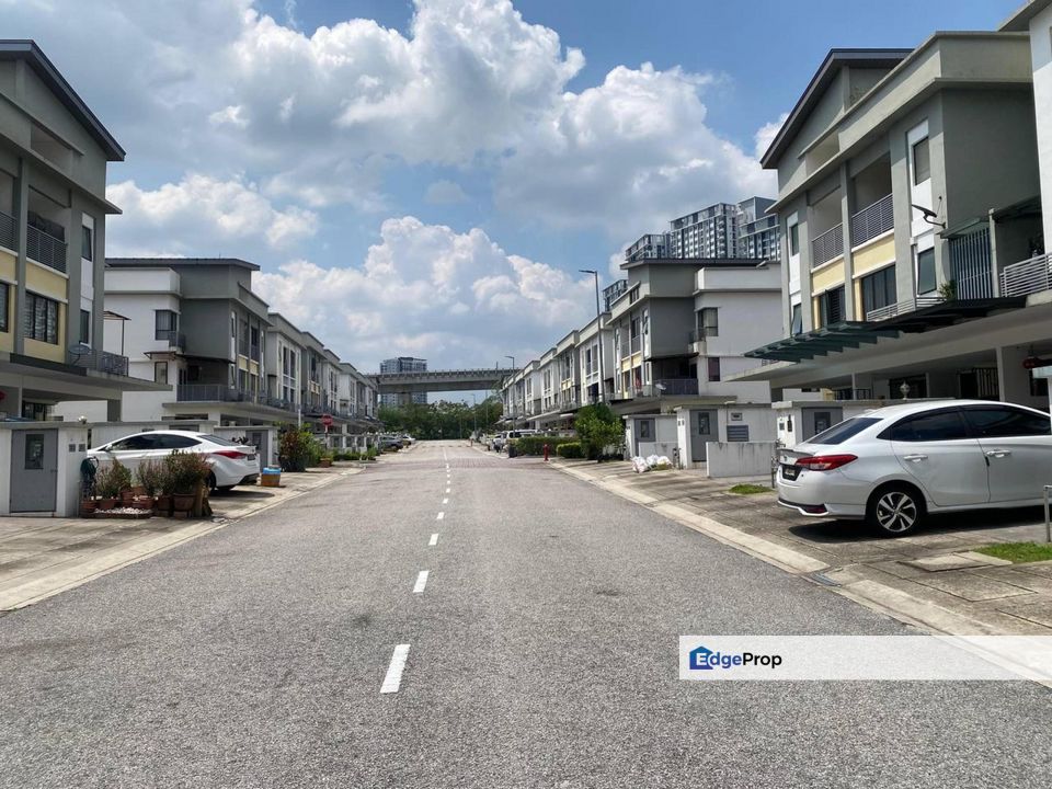 Fully Furnished 2 Storey Town House Odora Sierra 1 Puchong  , Selangor, Puchong South