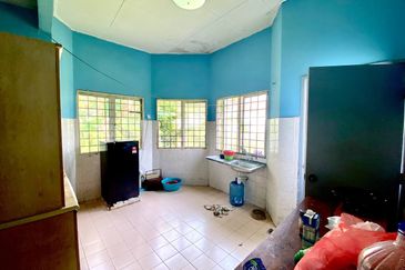 Jalan Tasik Angsana 12