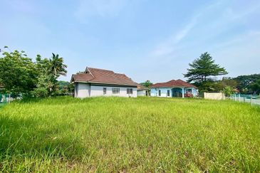 Jalan Tasik Angsana 12