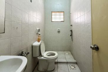 Taman Pinggiran Putra