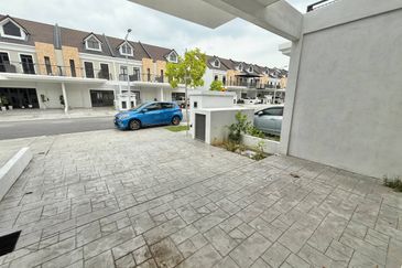 Monet Springtime @ Sunsuria City