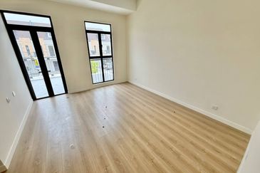 Monet Springtime @ Sunsuria City