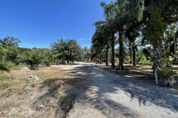 Tanah Tepi Pantai Batu Laut Freehold Non Bumi Lot