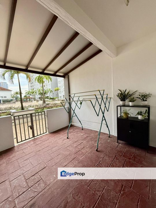 Spacious Renovated Unit at Suriamas Condominium, Bandar Sunway - Walking distance to Sunway Pyramid, Selangor, Bandar Sunway