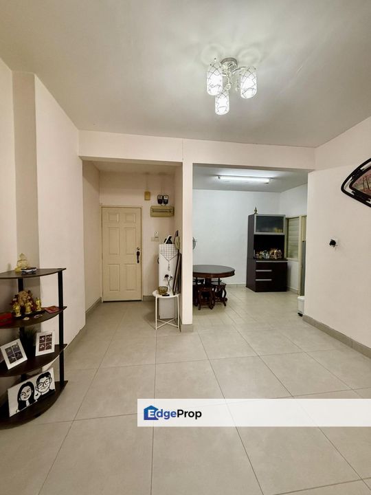 Spacious Renovated Unit at Suriamas Condominium, Bandar Sunway - Walking distance to Sunway Pyramid, Selangor, Bandar Sunway