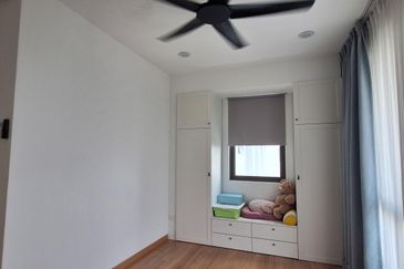 Lake Point Residence