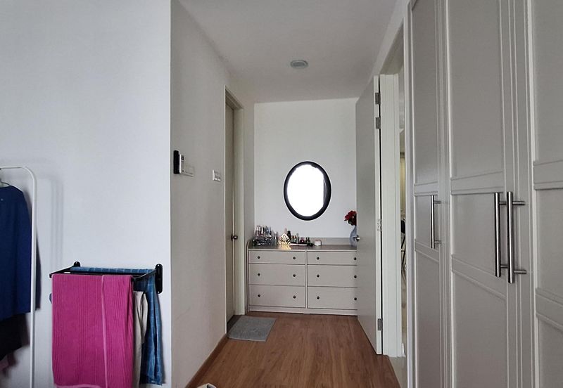 Lake Point Residence