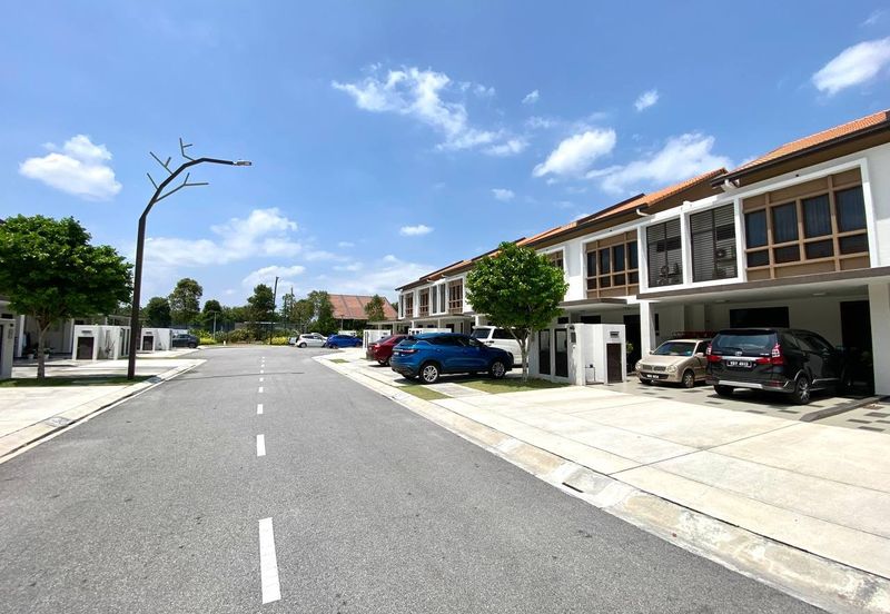 Setia Warisan Tropika (Belladonna)