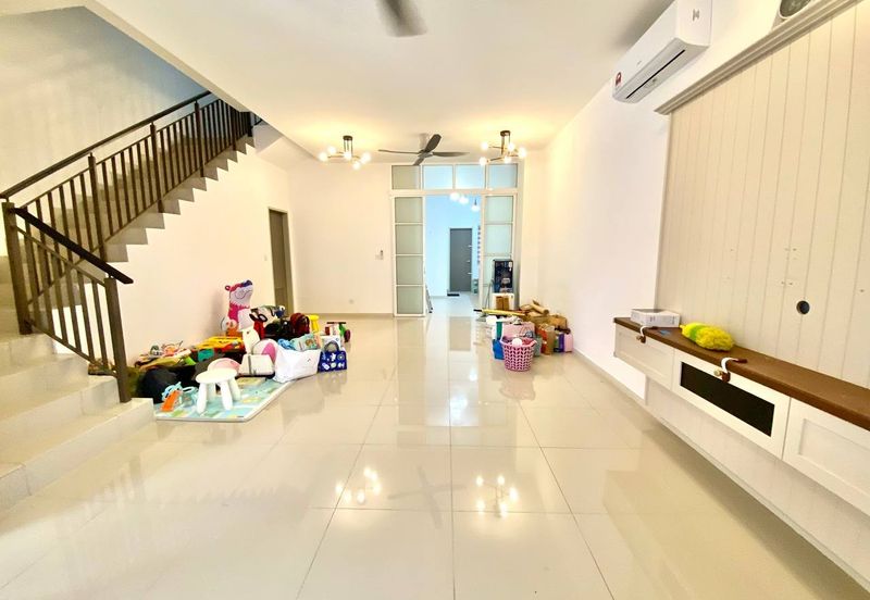 Setia Warisan Tropika (Belladonna)