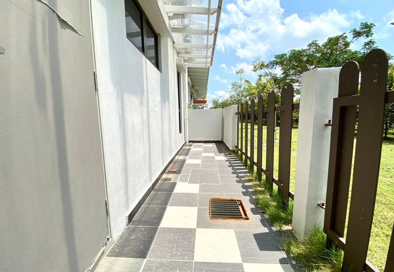 Setia Warisan Tropika (Belladonna)