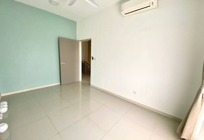 Setia Warisan Tropika (Belladonna)