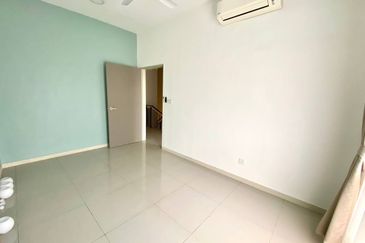 Setia Warisan Tropika (Belladonna)