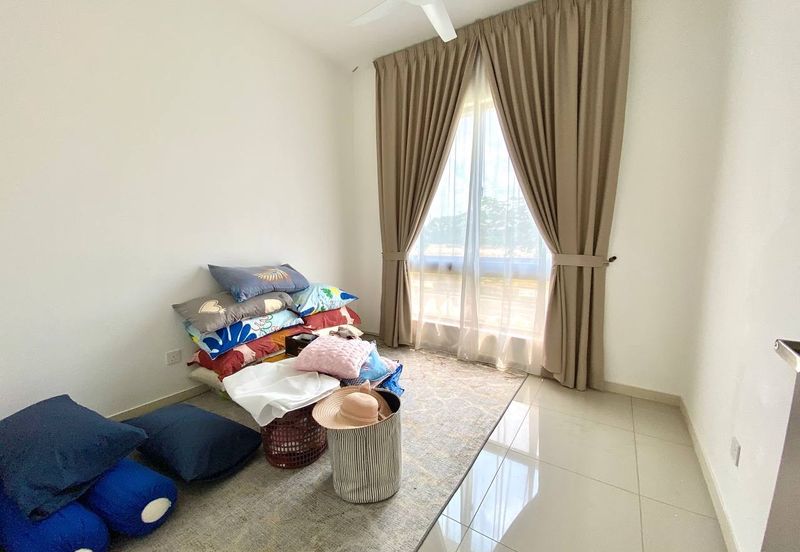 Setia Warisan Tropika (Belladonna)