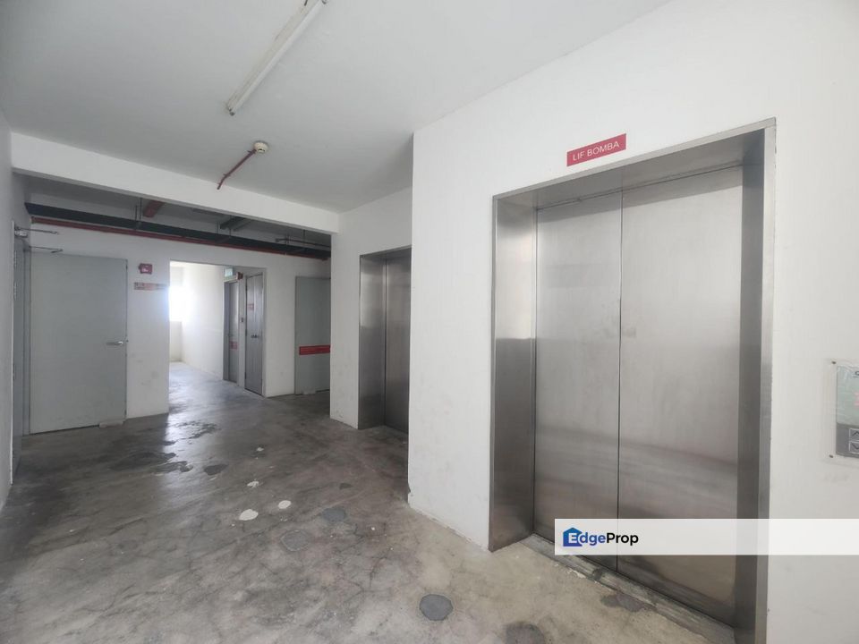 Pangsapuri Seri Utama With 2 Carparks Taman Puchong Utama , Selangor, Puchong