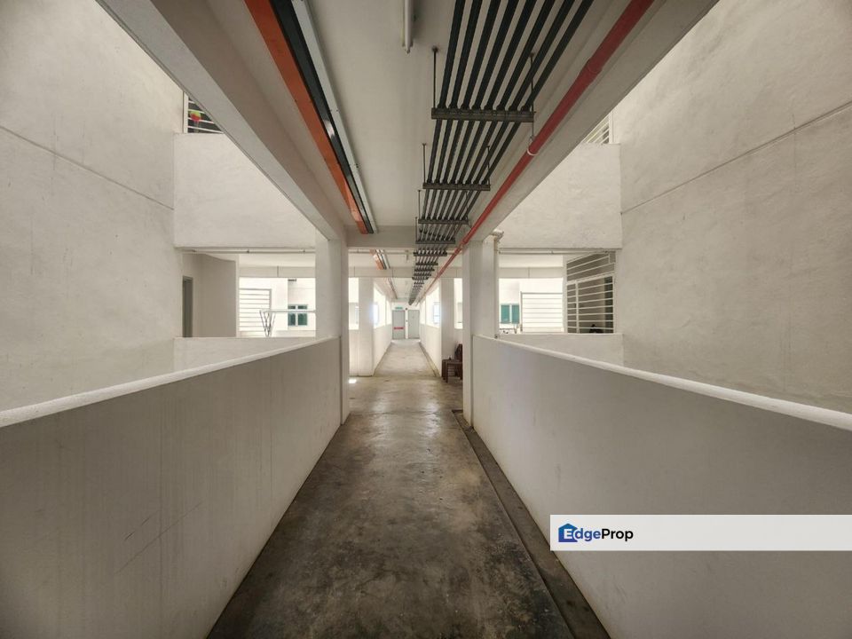 Pangsapuri Seri Utama With 2 Carparks Taman Puchong Utama , Selangor, Puchong