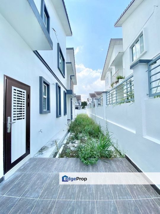 Double Storey Semi-Detached House, Hillview Residence Kajang, Selangor, Semenyih