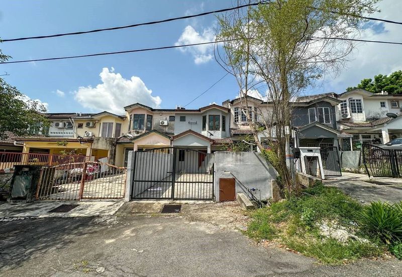 Taman Saujana Puchong