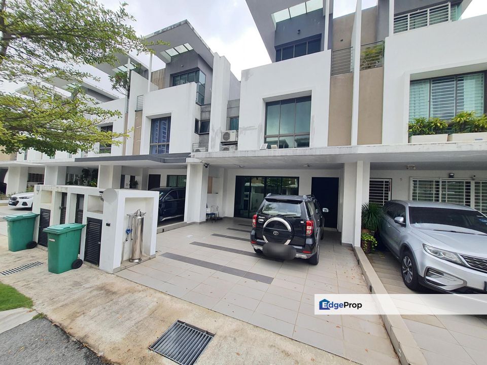 3-Storey Terrace House Lake Point Residence Cyberjaya, Renovated, Selangor, Cyberjaya
