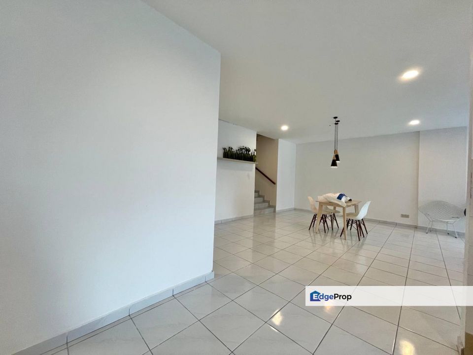 Fully Furnished, with Roof Deck & Spacious Built Up @Lake View Townvilla Taman Tasik Prima, Puchong, Selangor, Puchong