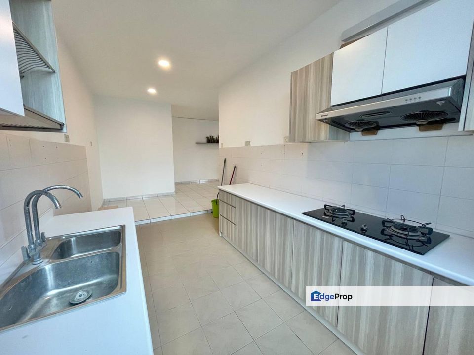 Fully Furnished, with Roof Deck & Spacious Built Up @Lake View Townvilla Taman Tasik Prima, Puchong, Selangor, Puchong