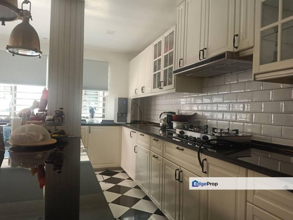 End Lot Double Storey Terrace Lakeside Residence, Bandar Metro Puchong For Sale, Selangor, Puchong