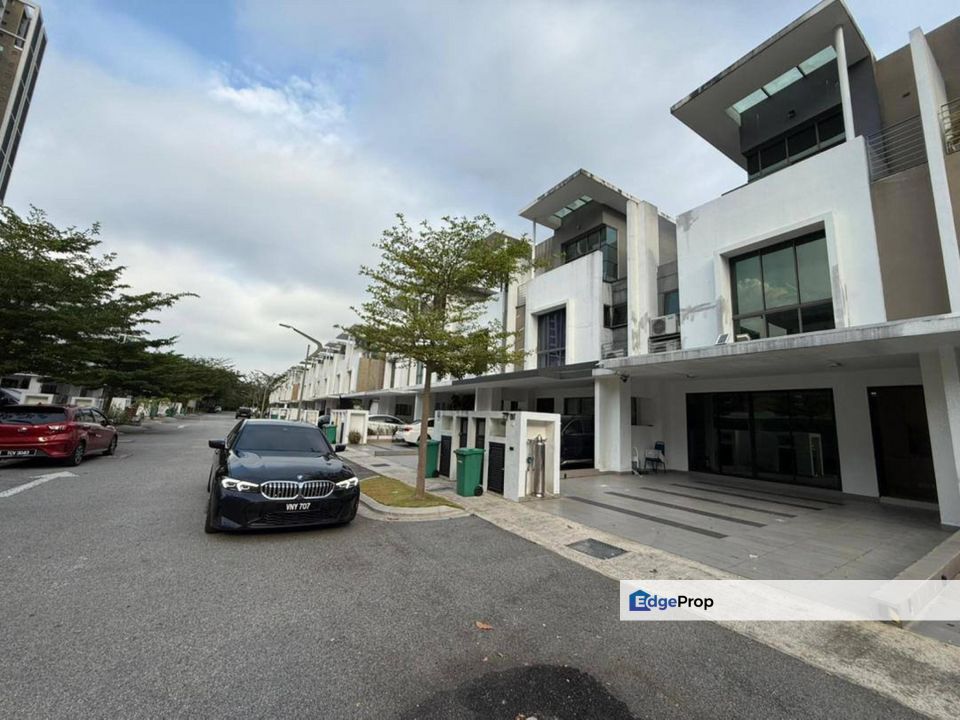 Freehold 3 Sty Lake Point Residence Cyber 11, Cyberjaya For Sale, Selangor, Cyberjaya