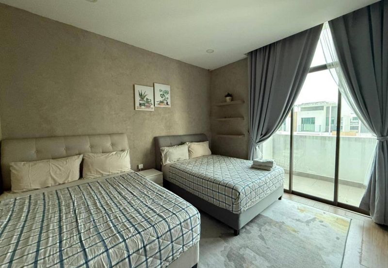 Lake Point Residence