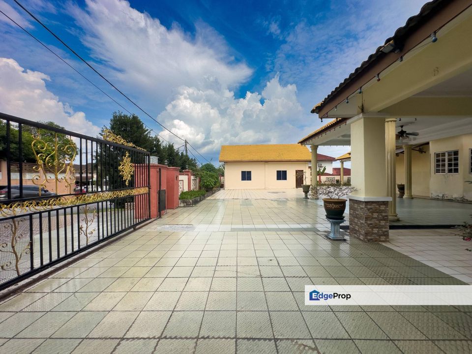 Double Storey Bungalow House Seksyen 3 Bandar Baru Bangi, Selangor, Bangi