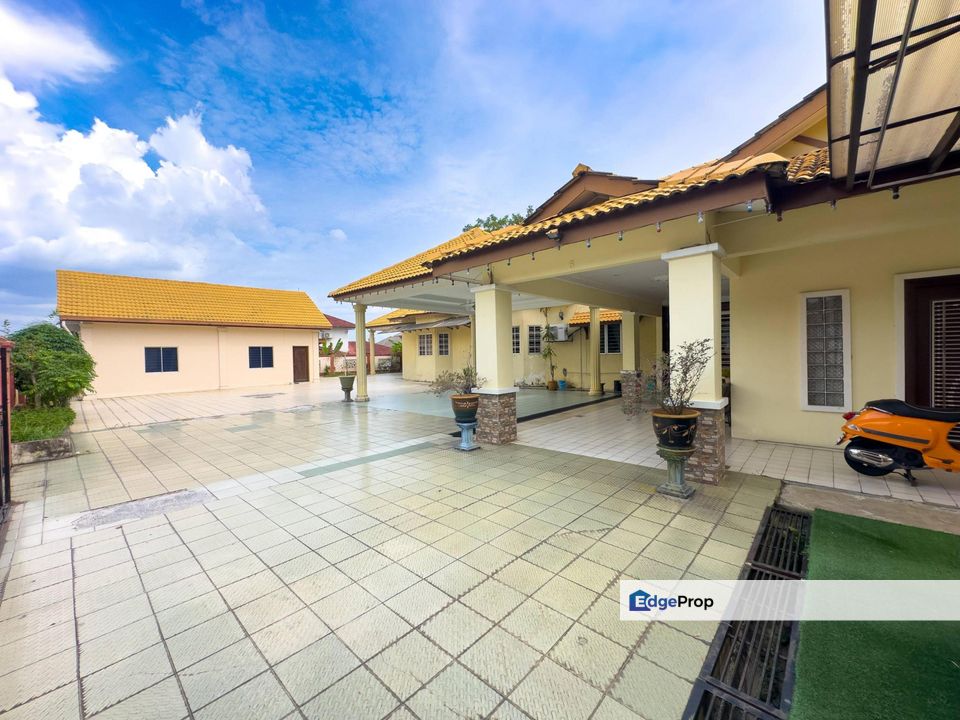 Double Storey Bungalow House Seksyen 3 Bandar Baru Bangi, Selangor, Bangi
