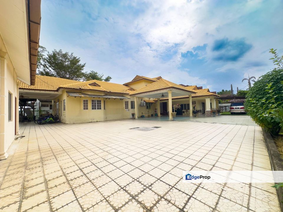 Double Storey Bungalow House Seksyen 3 Bandar Baru Bangi, Selangor, Bangi