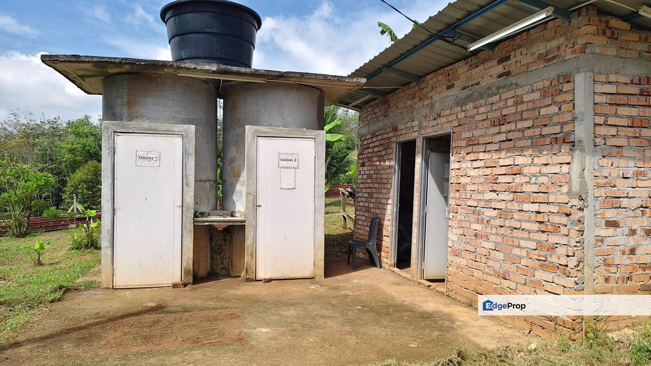 Dusun  Durian Serba Lengkap , Siap untuk Tuai Hasil di Segamat Johor, Johor, Segamat