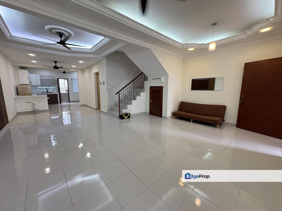 Well Maintained Double Storey Terrace Taman Pelangi Semenyih 2 (Oakberr), Selangor, Semenyih