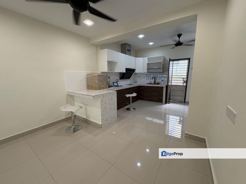 Well Maintained Double Storey Terrace Taman Pelangi Semenyih 2 (Oakberr), Selangor, Semenyih
