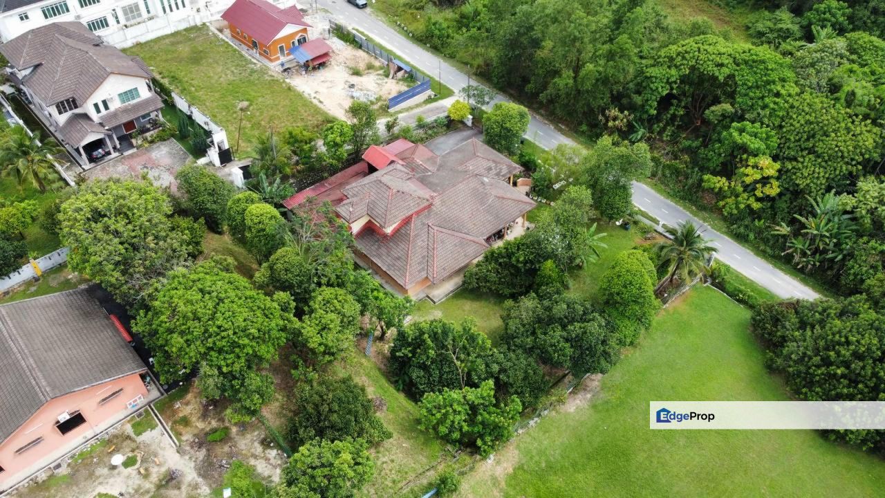 Murah Tanah Luas , Banglo 1.5 Storey Sungai Kantan Kajang, Selangor, Kajang