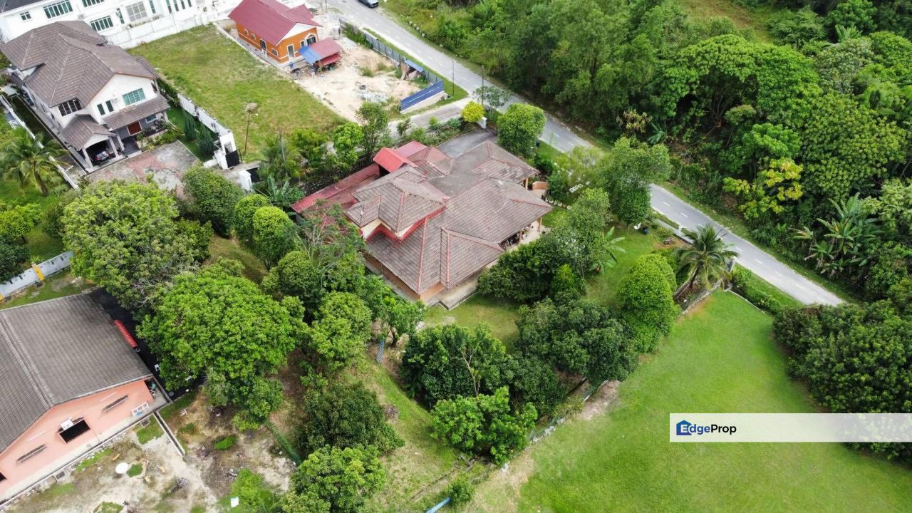 Murah Tanah Luas , Banglo 1.5 Storey Sungai Kantan Kajang, Selangor, Kajang