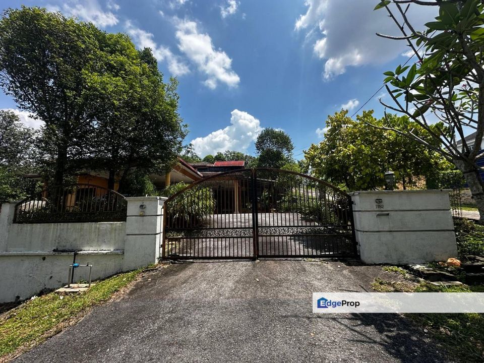 Murah Tanah Luas , Banglo 1.5 Storey Sungai Kantan Kajang, Selangor, Kajang