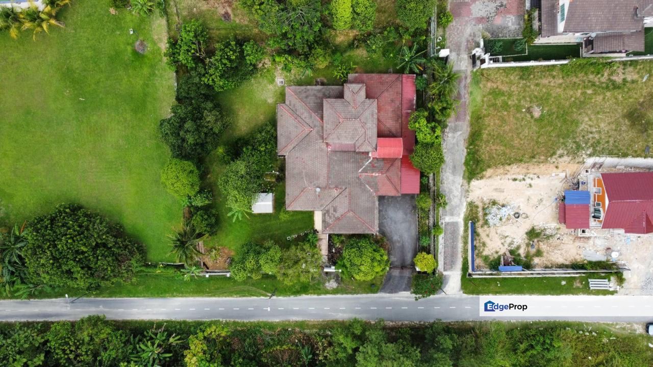 Murah Tanah Luas , Banglo 1.5 Storey Sungai Kantan Kajang, Selangor, Kajang