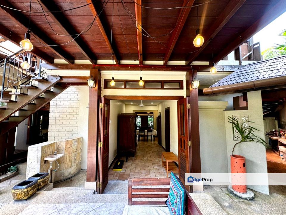 Traditional & modern design with warm wood features Luxury Bungalow Petaling Jaya, Selangor, Petaling Jaya