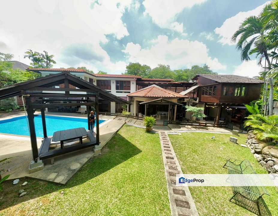 Traditional & modern design with warm wood features Luxury Bungalow Petaling Jaya, Selangor, Petaling Jaya