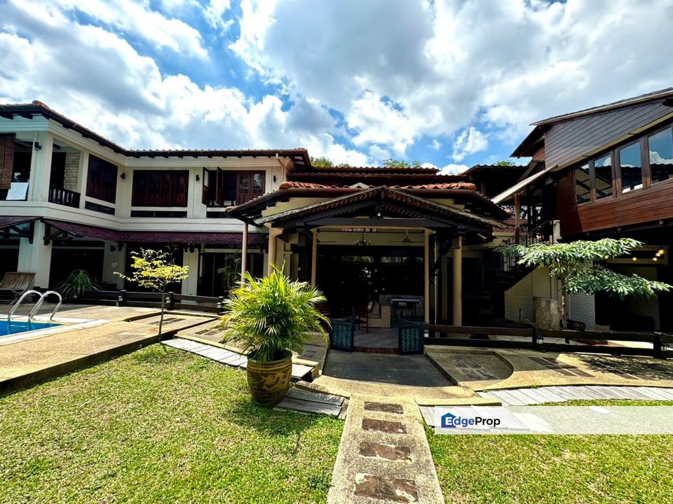 Traditional & modern design with warm wood features Luxury Bungalow Petaling Jaya, Selangor, Petaling Jaya