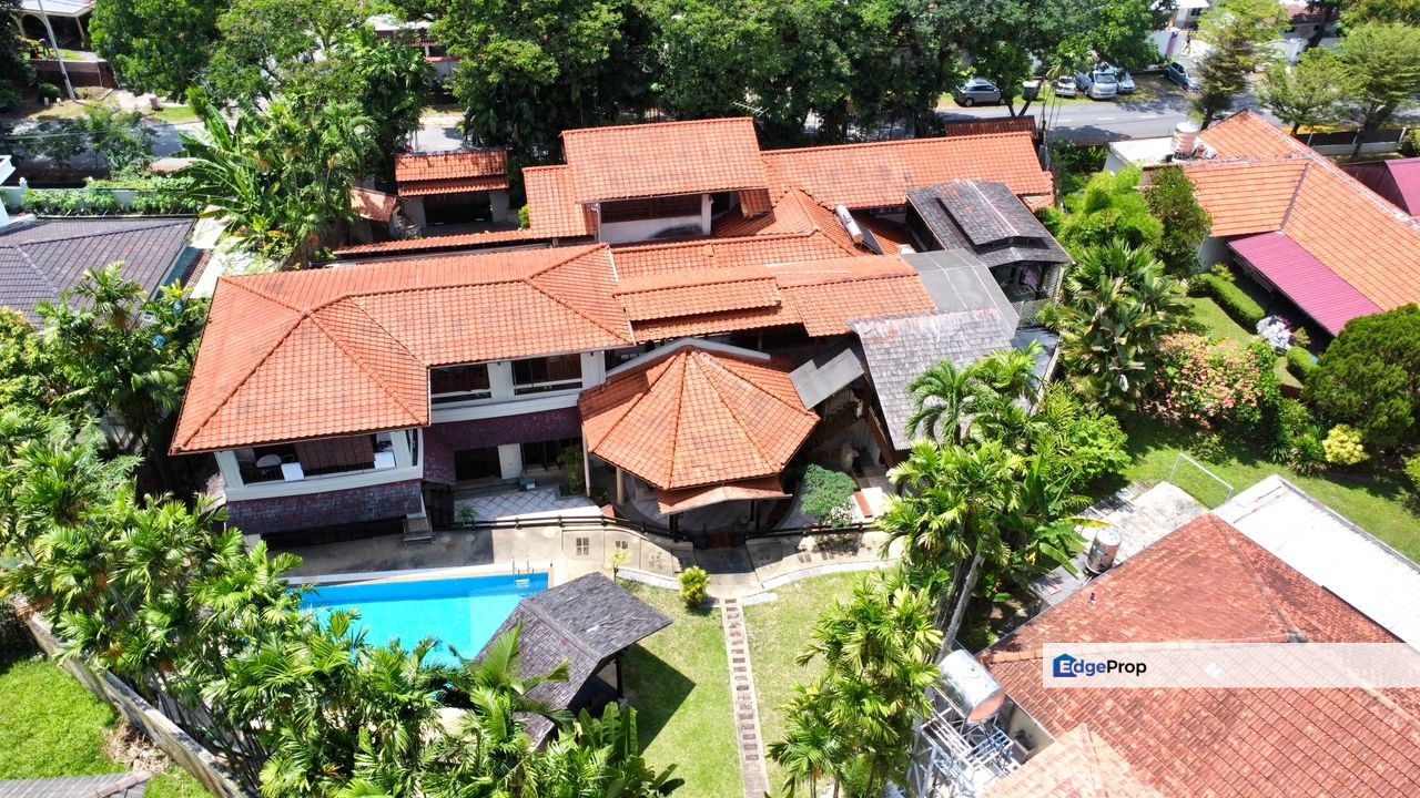 Traditional & modern design with warm wood features Luxury Bungalow Petaling Jaya, Selangor, Petaling Jaya