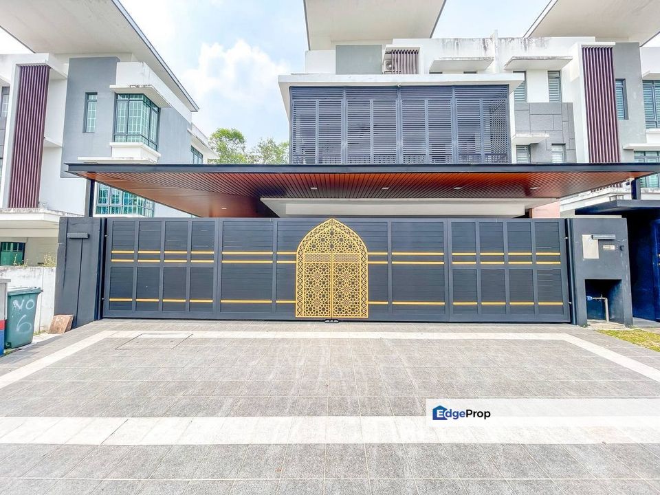 Fully Renovated 3 Storey Bungalow With private Swimming Pool at Lambaian Residence , Selangor, Bangi